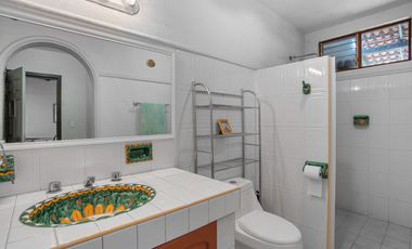 linda residencia en lo alto del raquet club!