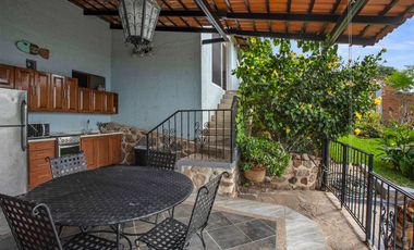 linda residencia en lo alto del raquet club!