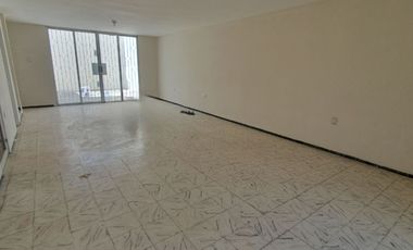 Casa de 3 recámaras en el Fracc. Reforma, a media cuadra de Av. Martí