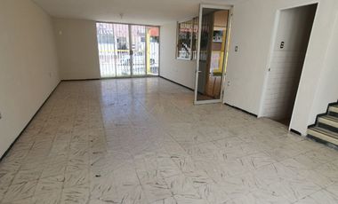 Casa de 3 recámaras en el Fracc. Reforma, a media cuadra de Av. Martí