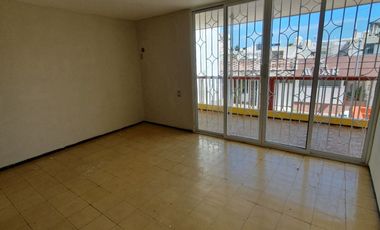 Casa de 3 recámaras en el Fracc. Reforma, a media cuadra de Av. Martí