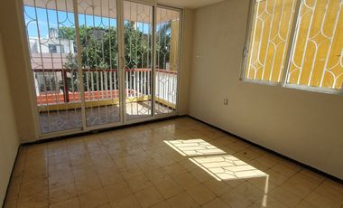 Casa de 3 recámaras en el Fracc. Reforma, a media cuadra de Av. Martí