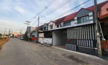 บ้าน ลำลูกกา​ คลอง7​ บึงคำพร้อย​  หมู่บ้านอนันธารา​ ทำเลติดถนนคลอง7​  ไม่เข้าซอย​ เนื้อที่​ 21​ ตรว​   เดินเข้าออกสะดวก