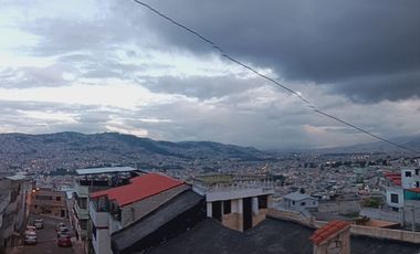 A LA MEJOR PROPUESTA VENDO CASA RENTERA SECTOR LA MAGDALENA (ALTA) QUITO ECUADOR