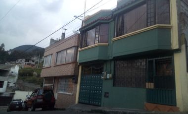 A LA MEJOR PROPUESTA VENDO CASA RENTERA SECTOR LA MAGDALENA (ALTA) QUITO ECUADOR