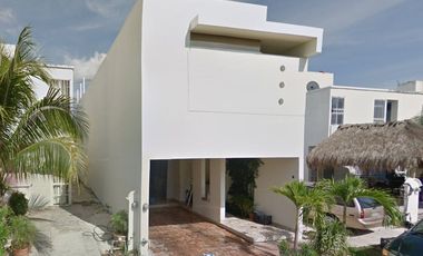 VENTA HERMOSA CASA EN PLAYA DEL CARMEN A UNOS MINUTOS DE LA PLAYA !!