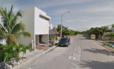 VENTA HERMOSA CASA EN PLAYA DEL CARMEN A UNOS MINUTOS DE LA PLAYA !!