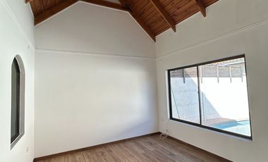 Se Vende Casa 5D, 3B, 2E y piscina  en  Santa Maria De Colin, Talca