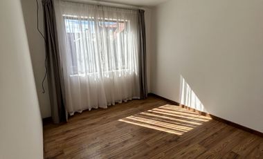 Se Vende Casa 5D, 3B, 2E y piscina  en  Santa Maria De Colin, Talca