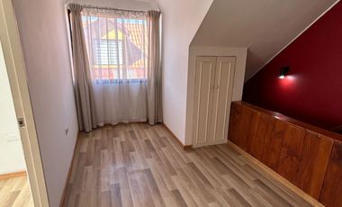 Se Vende Casa 5D, 3B, 2E y piscina  en  Santa Maria De Colin, Talca