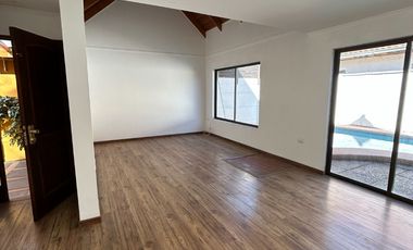 Se Vende Casa 5D, 3B, 2E y piscina  en  Santa Maria De Colin, Talca