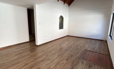 Se Vende Casa 5D, 3B, 2E y piscina  en  Santa Maria De Colin, Talca