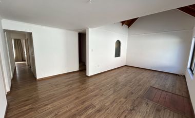 Se Vende Casa 5D, 3B, 2E y piscina  en  Santa Maria De Colin, Talca