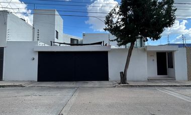 CASA EN VENTA EN FRACCIONAMIENTO LOS BOSQUES