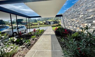 Casa para la venta en condominio cerrado en La Ceja