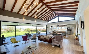 Casa para la venta en condominio cerrado en La Ceja