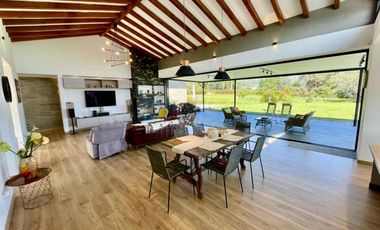 Casa para la venta en condominio cerrado en La Ceja