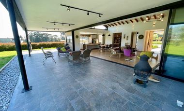 Casa para la venta en condominio cerrado en La Ceja
