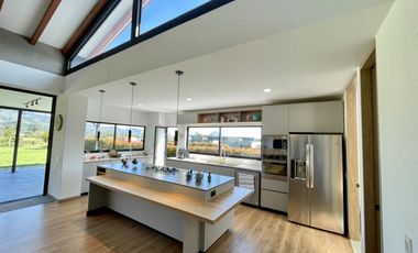 Casa para la venta en condominio cerrado en La Ceja