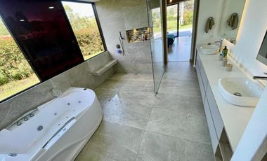 Casa para la venta en condominio cerrado en La Ceja