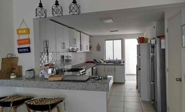 Venta de casa de playa por el boulevard de Asia