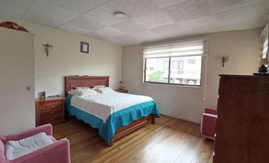 EDIFICIO DE TRES DEPARTAMENTOS MAS CASA EN VENTA EN UN SOLO PREDIO, Cerca a Universidad Politécnica