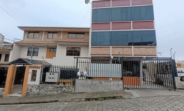 EDIFICIO DE TRES DEPARTAMENTOS MAS CASA EN VENTA EN UN SOLO PREDIO, Cerca a Universidad Politécnica