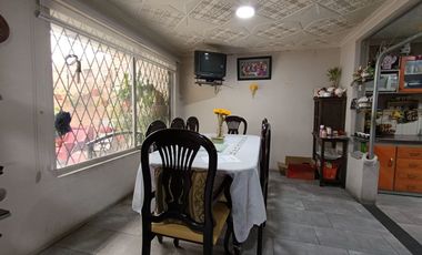 EDIFICIO DE TRES DEPARTAMENTOS MAS CASA EN VENTA EN UN SOLO PREDIO, Cerca a Universidad Politécnica