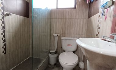 EDIFICIO DE TRES DEPARTAMENTOS MAS CASA EN VENTA EN UN SOLO PREDIO, Cerca a Universidad Politécnica