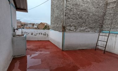 EDIFICIO DE TRES DEPARTAMENTOS MAS CASA EN VENTA EN UN SOLO PREDIO, Cerca a Universidad Politécnica