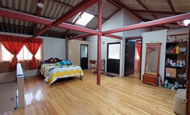 EDIFICIO DE TRES DEPARTAMENTOS MAS CASA EN VENTA EN UN SOLO PREDIO, Cerca a Universidad Politécnica