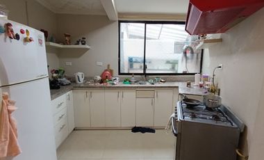 EDIFICIO DE TRES DEPARTAMENTOS MAS CASA EN VENTA EN UN SOLO PREDIO, Cerca a Universidad Politécnica