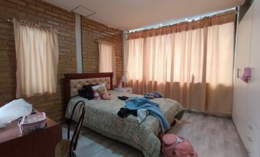 EDIFICIO DE TRES DEPARTAMENTOS MAS CASA EN VENTA EN UN SOLO PREDIO, Cerca a Universidad Politécnica