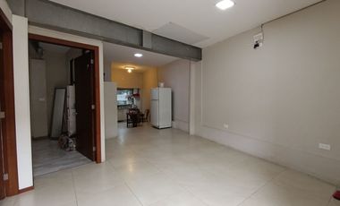 EDIFICIO DE TRES DEPARTAMENTOS MAS CASA EN VENTA EN UN SOLO PREDIO, Cerca a Universidad Politécnica