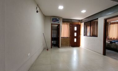 EDIFICIO DE TRES DEPARTAMENTOS MAS CASA EN VENTA EN UN SOLO PREDIO, Cerca a Universidad Politécnica