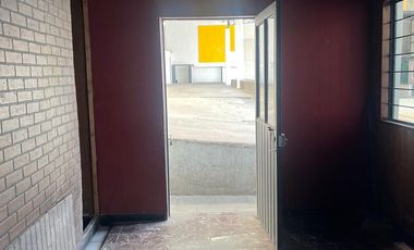 LOCAL COMERCIAL CON USO DE SUELO COMERCIAL E INDUSTRIAL EN RENTA