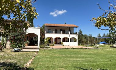 ¡Oportunidad Única! Encantadora Finca en Venta en la Ruta del Vino