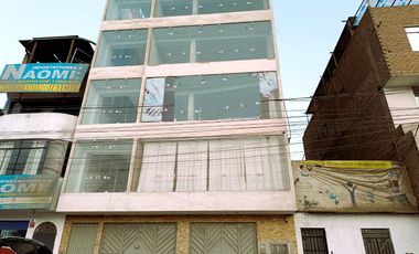 VENDO EDIFICIO COMERCIAL 5 PISOS EN AV TRAPICHE COMAS