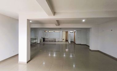 VENDO EDIFICIO COMERCIAL 5 PISOS EN AV TRAPICHE COMAS