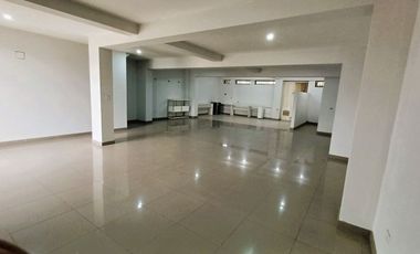 VENDO EDIFICIO COMERCIAL 5 PISOS EN AV TRAPICHE COMAS