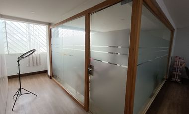 VENDO EDIFICIO COMERCIAL 5 PISOS EN AV TRAPICHE COMAS