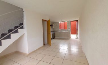 CASA EN RENTA FRAC. LAS TERRAZAS, JUNTO A PERIFERICO SUR, PARQUE INDUSTRIAL LA LLAVE Y CERCANIA CON EL AEROPUERTO.