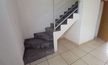 CASA EN RENTA FRAC. LAS TERRAZAS, JUNTO A PERIFERICO SUR, PARQUE INDUSTRIAL LA LLAVE Y CERCANIA CON EL AEROPUERTO.
