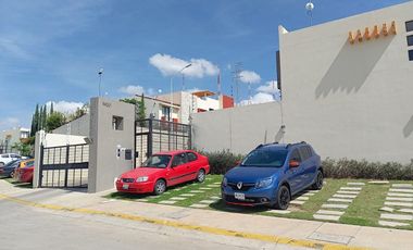 CASA EN RENTA FRAC. LAS TERRAZAS, JUNTO A PERIFERICO SUR, PARQUE INDUSTRIAL LA LLAVE Y CERCANIA CON EL AEROPUERTO.