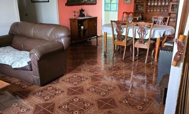 SE VENDE ESPACIOSA CASA CON TERRENO EN COMALLE