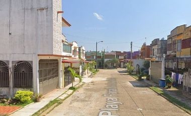 VENTA DE CASA EN EL FRACCIONAMIENTO LAS OLAS EN COSOALEACAQUE, VERACRUZ