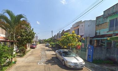 VENTA DE CASA EN EL FRACCIONAMIENTO LAS OLAS EN COSOALEACAQUE, VERACRUZ
