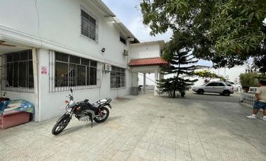 CASA EN ALQUILER AMPLIA IDEAL PARA EMPRESAS