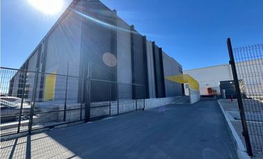 BODEGA EN RENTA AVE. RAMON RAYON CON SEGURIDAD Y ANDEN COMPARTIDO