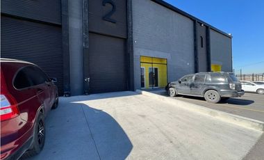 BODEGA EN RENTA AVE. RAMON RAYON CON SEGURIDAD Y ANDEN COMPARTIDO